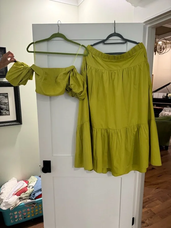 Abercrombie & Fitch Chartreuse Puff-Sleeve Crop Top & Tiered Midi Skirt Set - Picture 3 of 3